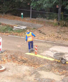 Foto von der Stelle in der Strae, die provisorisch geschlossen wurde, ist zu sehen.