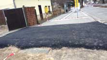 Einfahrt 131 Foto von einer Einfahrt, die mit Asphalt aufgedoppelt wurde - heute.