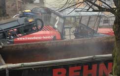 Foto von zwei großen Fräsen vor der Eisenbahnstraße 133