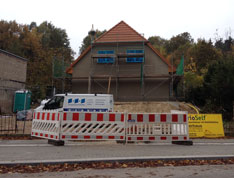 Blick auf Neubau Eisenbahnstraße 131 heute Foto von Neubau - Betoneinfamilienhaus heute.