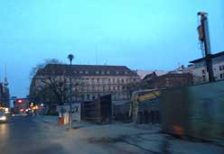 heute Abend - Platz mit Rohren bestückt Foto von einem Platz mit Rohren