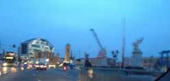 heute Abend am zukünftigen Schloss Foto von der Baustelle Schloss am Abend in Berlin - Unter den Linden