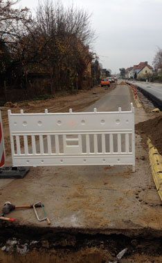 Foto von Straße  und Gasrohr in der Erde an der Gartenstraße ist zu sehen - heute.