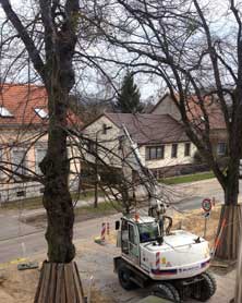 Bagger mittags in der Einfahrt 133 Foto vom Euroviabagger, der in der Einfahrt 133 - heute.