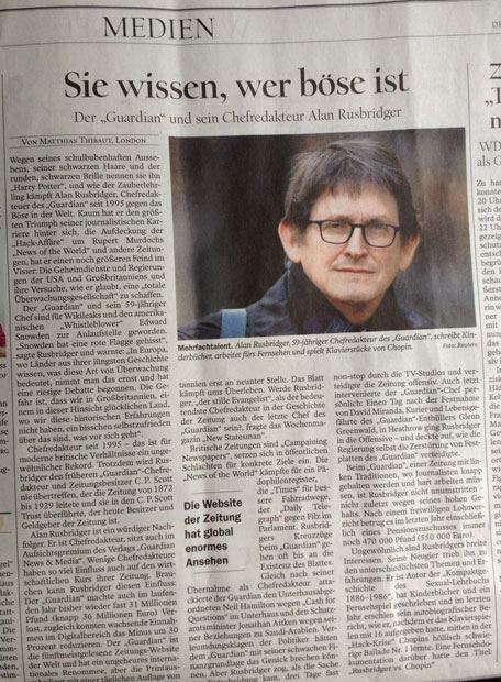 Foto von einem Zeitungsartikel üebr den Chefredakteur der Zeitung Guardian ist zu sehen.