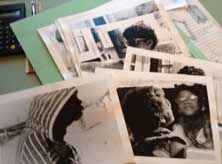 heute auf dem Schreibtisch sortiert - Fotos Foto von einem Schreibtisch mit s/w-Fotos.