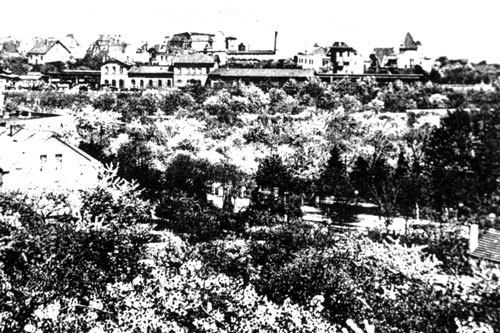 historisches Foto: Blick auf die Eisenbhanstraße ist zu sehen. title=