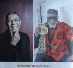 Blick auf Zeitungsartikel - Jazzfestinfo heute Mittag Foto von der Tageszeitung aus Berlin über das Jazzfest.