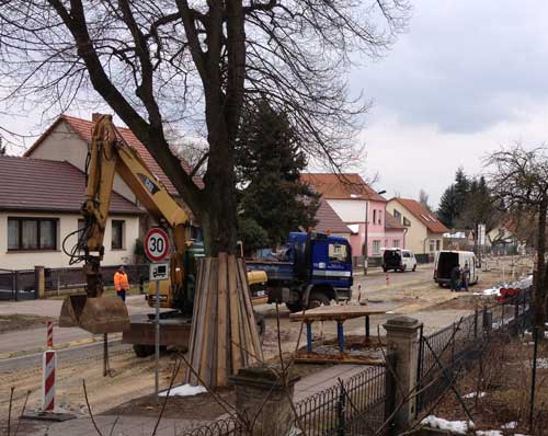 aktuelles Foto von der Linde 107 und Bagger - Baustelle Eisenbahnstraße