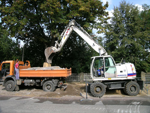 Foto von der Linde Nr. 78 in der Eisenbahnstraße im Jahr 2009, Schädigung durch Bagger