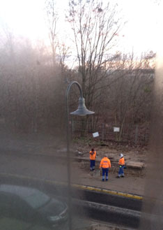 Foto aus dem Fenster heute früh Foto von Arbeitern heute früh in der Eisenbahnstraße - heute.