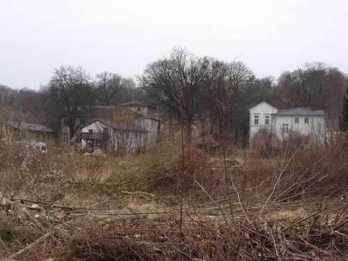 Foto vom Gelände in Richtung Eisenbahnstraße / Friedrichshöfe Foto von einem Grundstück in Richtung Eisenbhanstraße fotografiert ist zu sehen