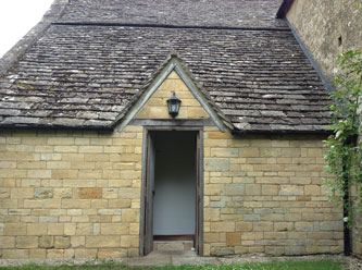 Blick auf Haus in England 2013 Foto von einem Steinhaus ist zu sehen.