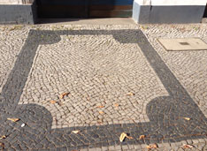 Blick auf Mosaikpflaster heute Foto von Mosaikpflaster in Berlin heute.