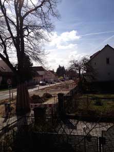 heute früh - Blick Richtung Hausnummer 134 Foto von der Baustelle vor der Hausnummer 134 - heute früh.