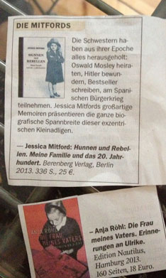 Bücher Foto von zwei kleinen Anzeigen über Bücher in der Tageszeitung ist zu sehen.