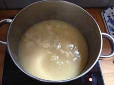 Suppe im Topf Foto von einem Topf mit Suppe