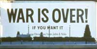 Foto New York - Text *war is over! if you want it* ist zu sehen